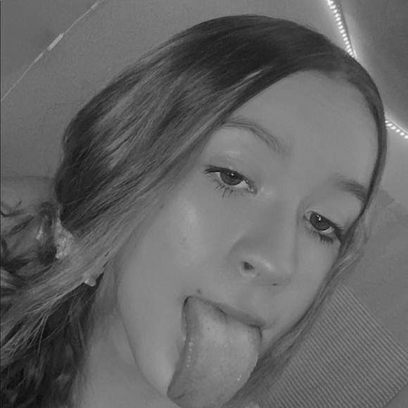 Meet your Posher, Ava - Picture 2 of 2